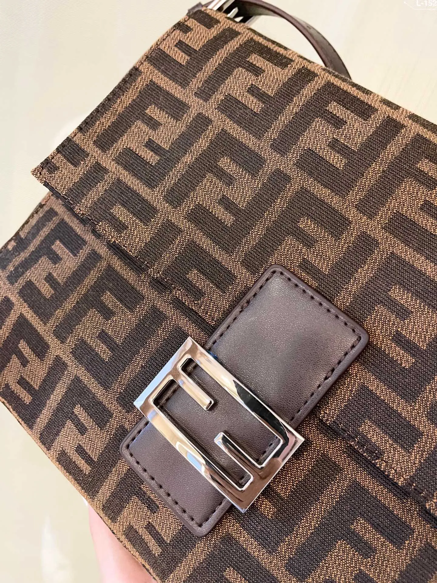 EN   Designer bags by Fendi 202