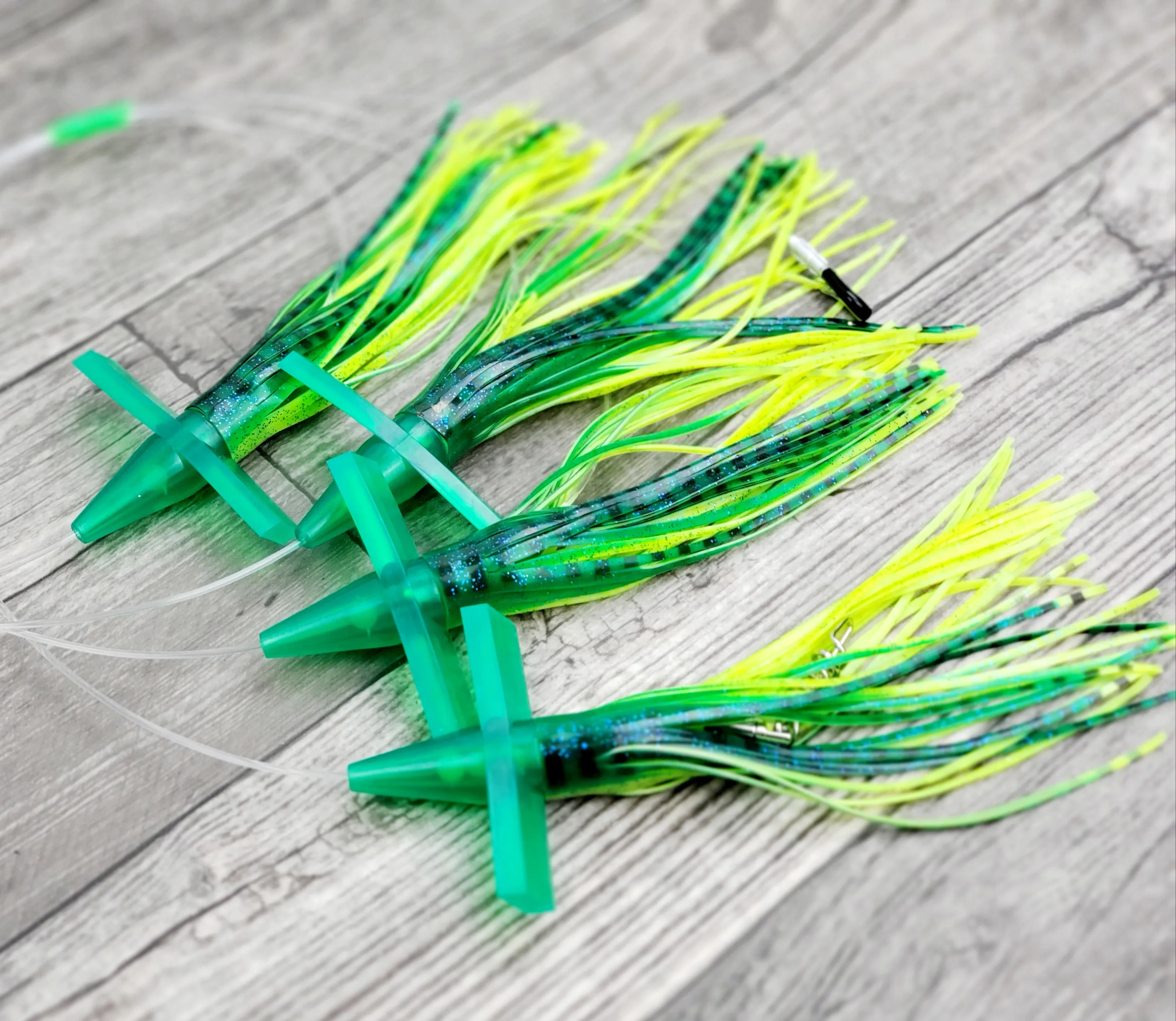 Lobo Lures #402 9" Northeast Commotion Splash Prattling Tuna Teaser Bird Daisy Chain