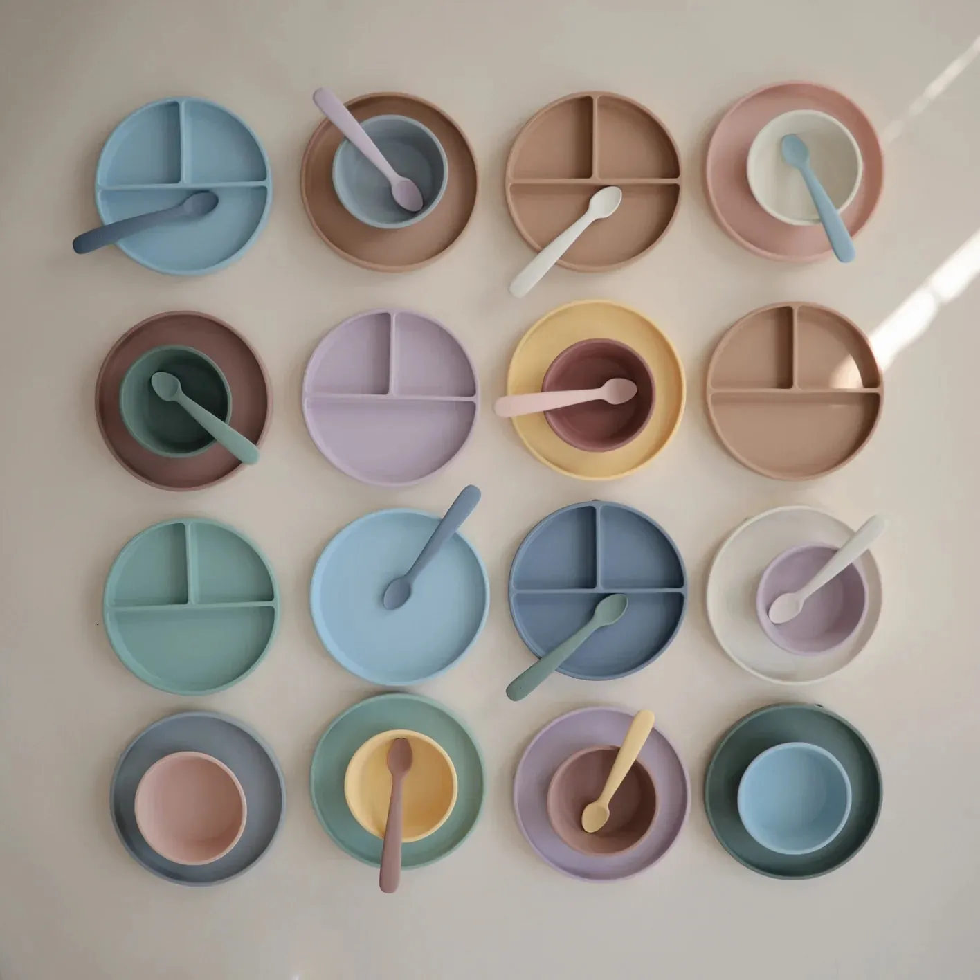 Mushie Silicone plate around with suction cup | Dried Thyme